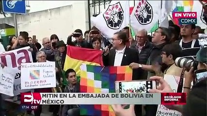Mitin en la Embajada de Bolivia en México