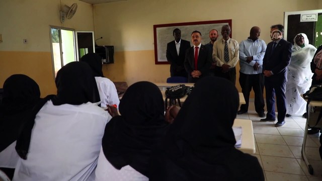 Büyükelçi Neziroğlu TİKA'nın desteklediği Hartum Ebe Eğitim Merkezi'ni ziyaret etti - HARTUM