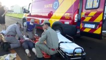 Duas pessoas se ferem em colisão entre carro e moto