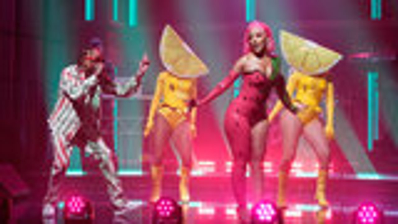 Doja Cat & Tyga Perform 'Juicy' on 'Late Night With Seth Meyers' | Billboard News