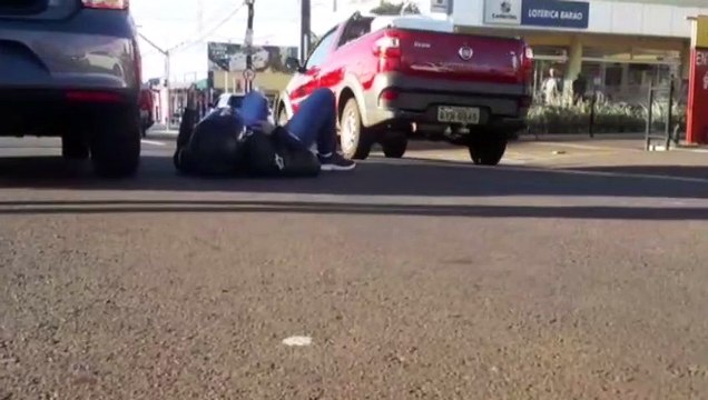 Rapaz fica ferido em acidente de trânsito na Av. Barão do Rio Branco