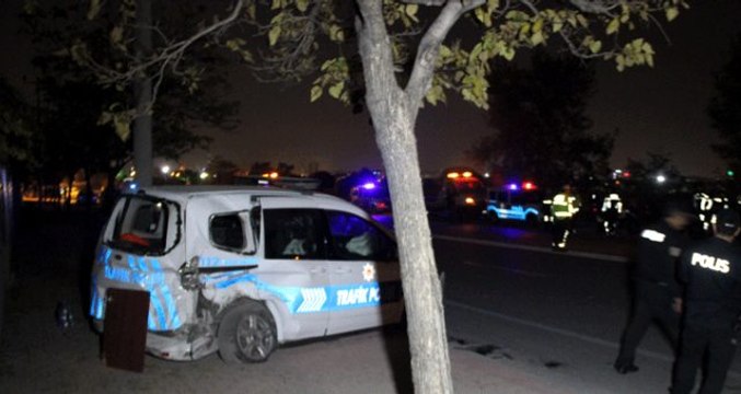 Devriye gezen polis aracına otomobil çarptı: 2'si polis 3 yaralı