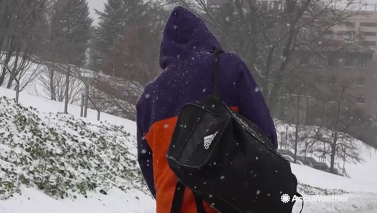 Syracuse Orange welcomes the white snow