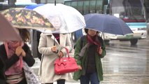 [날씨] 전국 요란한 비, 첫눈 가능성...내일 입시 추위 / YTN
