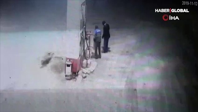 Pompa görevlisinin darp edilip gasp edildiği anlar anbean kamerada