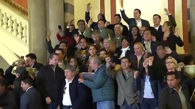 Añez se proclama presidenta interina de Bolivia, Morales denuncia golpe artero