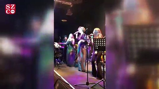 Bergüzar Korel sahneye çıktı