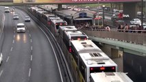 Metrobüs yoğunluğu dikkat çekti
