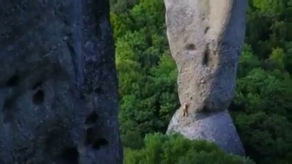 खड़े पहाड़ पर चढ़ रहा है  ! !!!                               - gondia. maharashtra ( 360 X 640 )