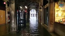 Venezia, acqua alta da record: Piazza San Marco è sommersa | Notizie.it