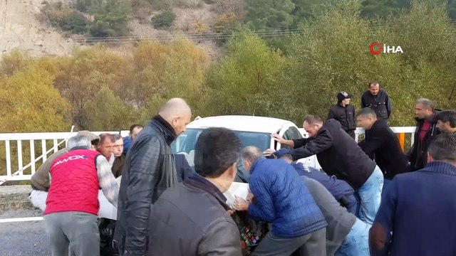 Hatalı sollama sonrası otomobiller kafa kafaya çarpıştı: 3 yaralı
