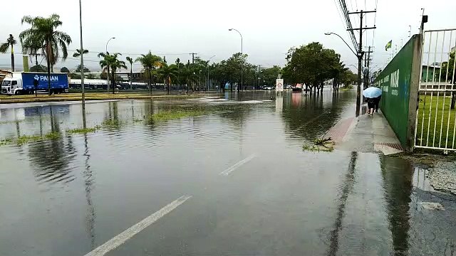 Sem conseguir passar na BR 101, ônibus que trazia 20 pacientes de Vila Valério para se consultarem na Grande Vitória volta para a cidade