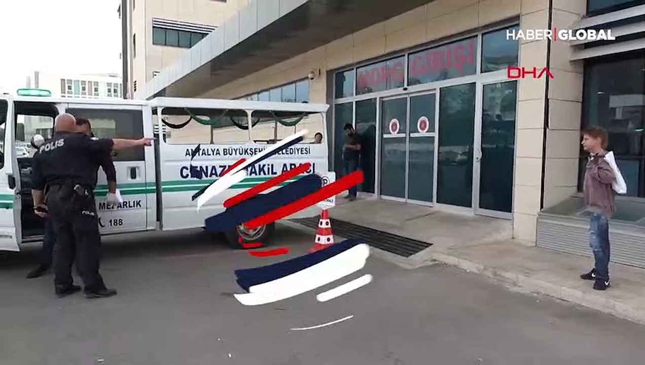 'Uyuyor' diye üzerini örttüğü eşinin cesediyle 2 gün yaşadı!