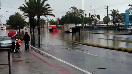 Video herunterladen: Alagamento na BR 101, Serra