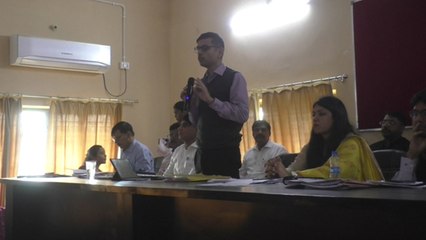 बीच मीटिंग में भड़के जिलाधिकारी, कहा- मेरे नाम पर ली जा रही है रिश्वत