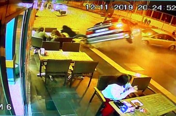 Kaldırımda bekleyen bisikletli dehşeti yaşadı