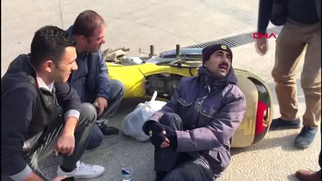 Bursa kazada yaralanan ptt görevlisine yoldan geçen sağlıkçı müdahale etti