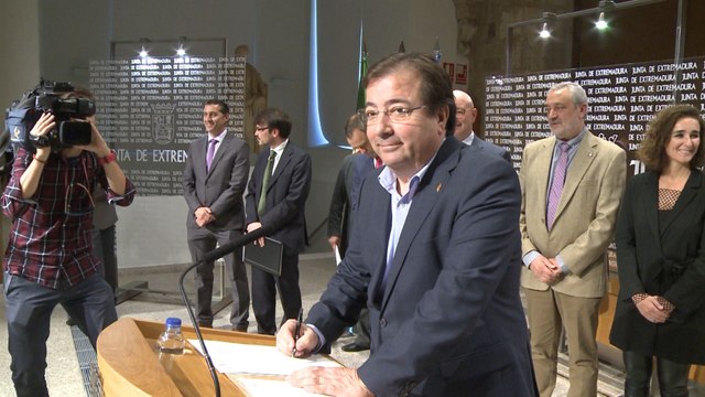 Junta y diversas entidades firman acuerdo sobre autoconsumo eléctrico