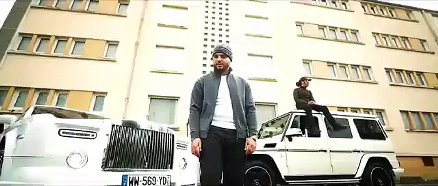 Djadja Dinaz - Un million par mois (Clip Officiel)