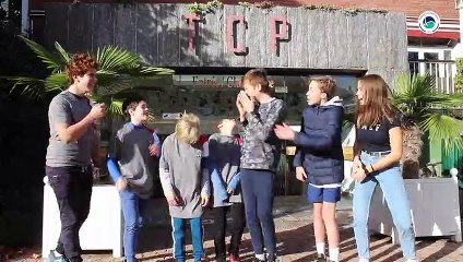 Les enfants du TC Paris fêtent Pauline Parmentier, championne du monde et vainqueure de la Fed Cup - #GoTCP