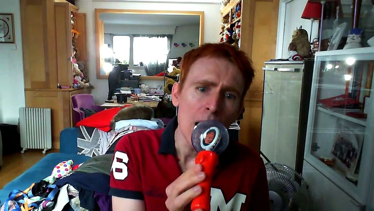 Wiwi égratigne "lele mba" de Nicole Mara