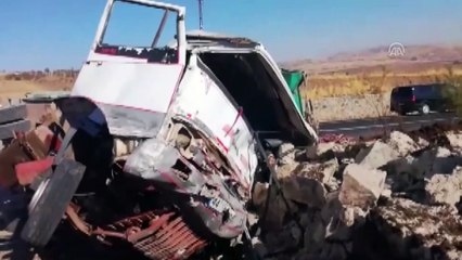 Kamyonet devrildi: 1ölü, 1 yaralı - MALATYA