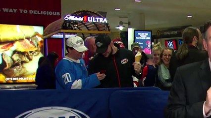 Homem é assaltado em pleno direto televisivo por ladrão encapuzado