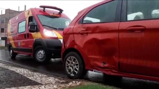 Jovem fica ferido em colisão entre carro e moto