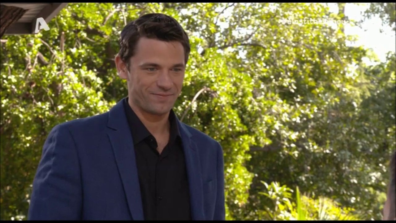 Apostolis Totsikas - Ela sti thesi mou (season 4 episode 43 scenes)