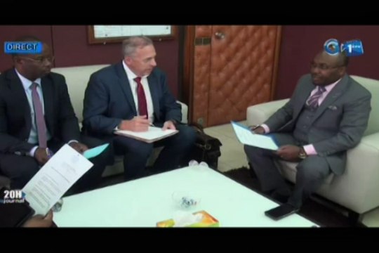 RTG/Le nouveau ministre des mines, du pétrole et des hydrocarbures et Gaz, Noël Mboumba a reçu en audience le représentant de la banque mondiale au Gabon
