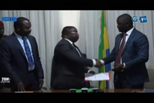 RTG/Passation de charge entre le ministre Justin Ndoundangoye et le nouveau ministre des transports, des infrastructures, de l’Equipement et des travaux publics, Hugues Mbadinga Madiya