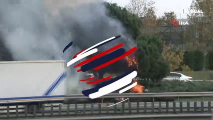 Otoyol kenarındaki çam ağaçları alev alev yandı