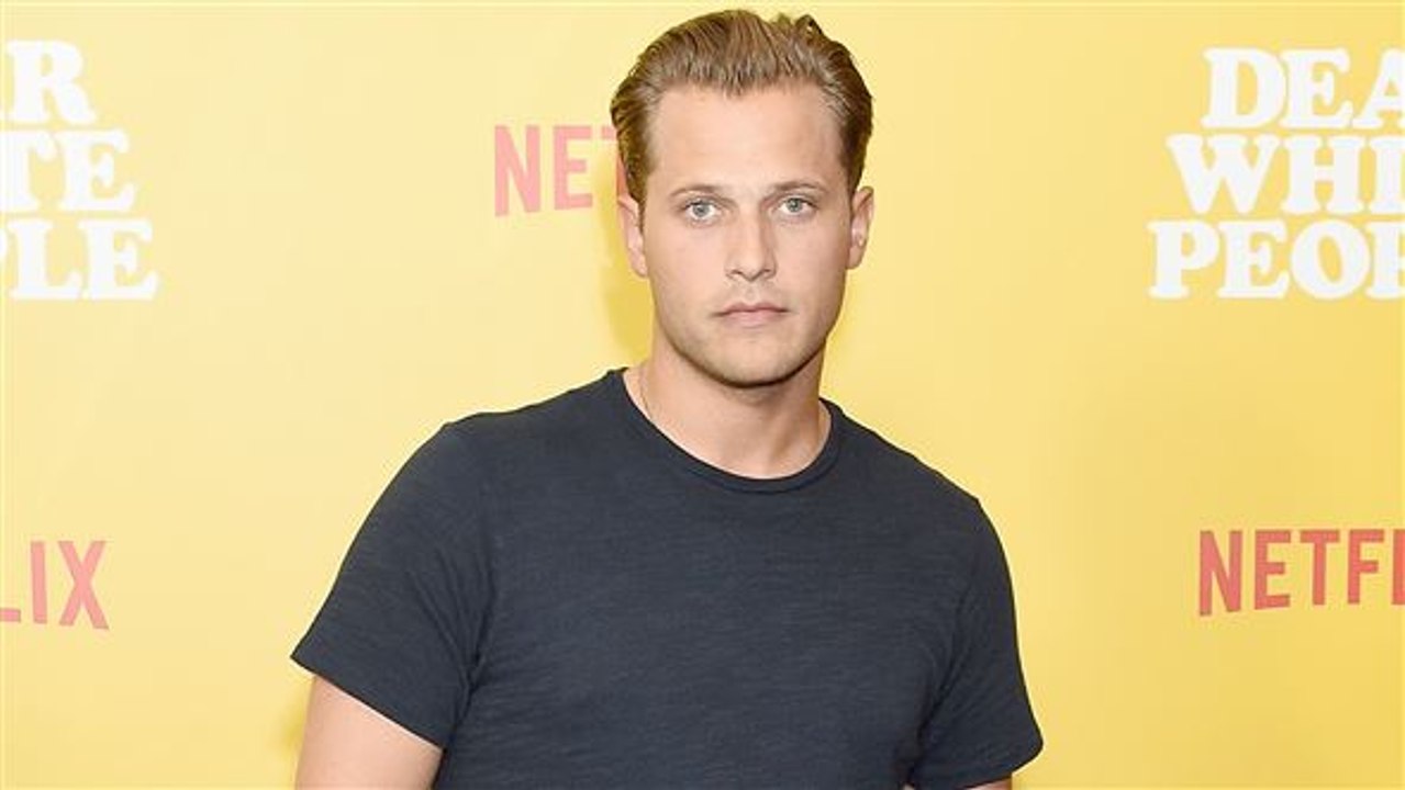 Star aus 'riverdale': dieser schönling ist in aller munde