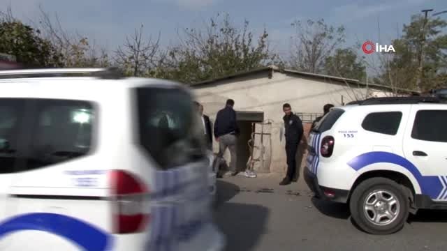 Sultangazi'de göçmen kaçakçıları Afgan aileyi eve kilitledi