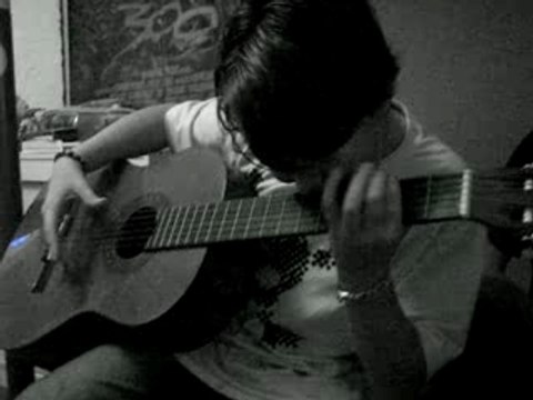 gage de caro; jouer de la guitare avec les dents...