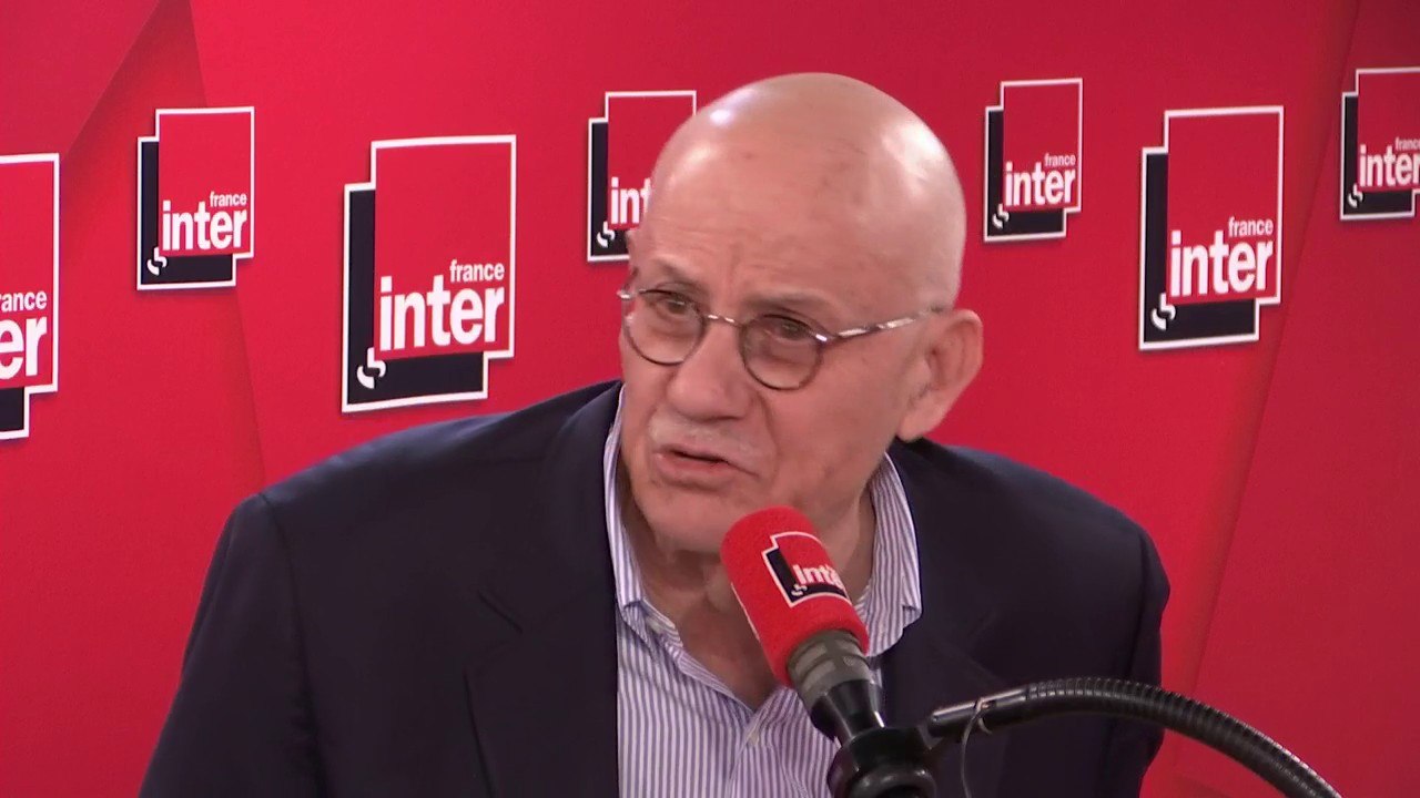 James Ellroy : "Je fais d'abord 300 pages de notes su l'histoire, les personnages, les enquêtes. Puis j'y réfléchis et j'écris un vaste plan, chapitre après chapitre, avec des diagrammes très détaillés."