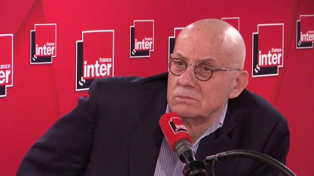 Un auditeur demande si le Dahlia noir était une façon d’exorciser la mort de sa mère : Je n'écris pas pour exorciser quoi que ce soit. Elle est la base du personnage de Joan Conville dans ce dernier roman , répond James Ellroy