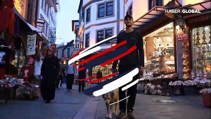 Tam 42 ülke gördüler! Dünyayı köpeğiyle yürüyerek geziyor