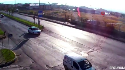 “U” dönüşü yapmaya çalışırken kazaya neden oldu