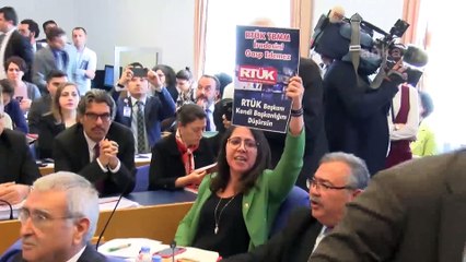 Komisyon'da büyük tepki! RTÜK Başkanı salonu terk etmek zorunda kaldı...