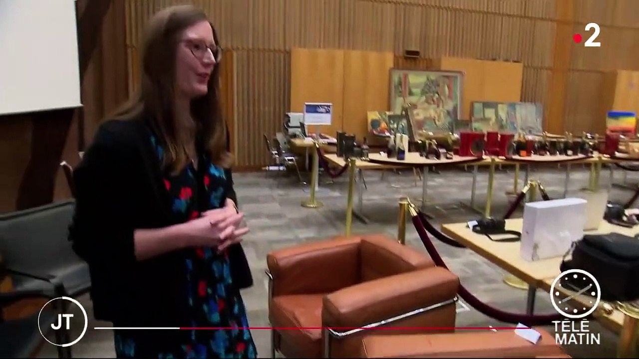 Appareils photo, bijoux, objets d’art : la vente aux enchères du ministère de l’Économie