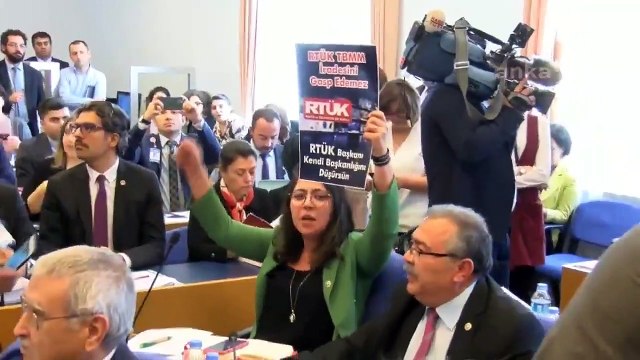 Meclis'teki bütçe görüşmelerinde RTÜK Başkanı protesto edildi