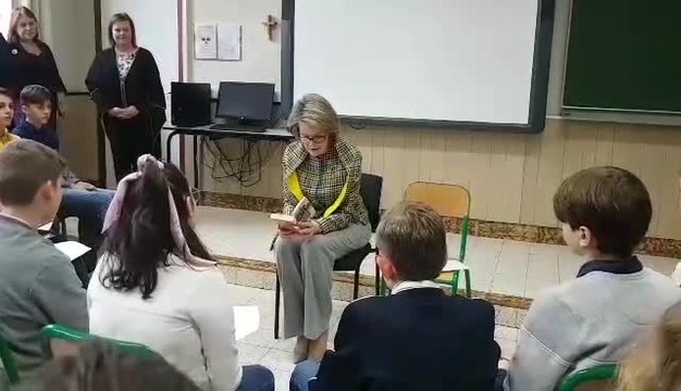 La reine Mathilde à Barvaux-sur-Ourthe pour soutenir la lecture à haute voix