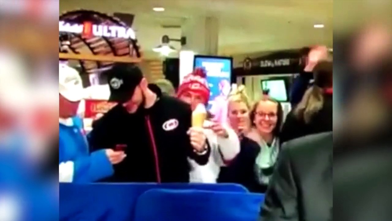 La cara de robar un helado en plena conexión en directo