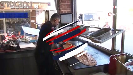 1 buçuk metrelik piton döner! Kıvrımlı  servis ediliyor…