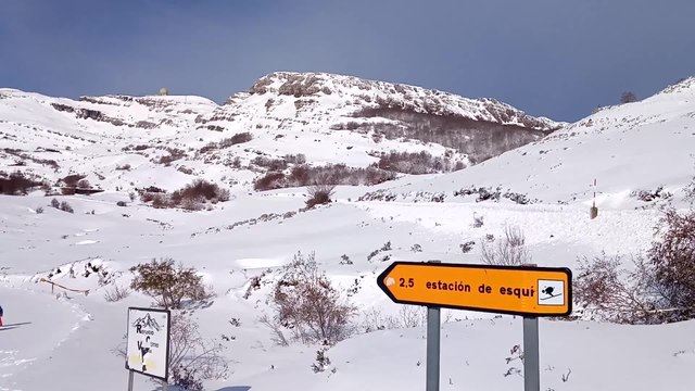 Nieve en el Puerto de Lunada (Burgos)