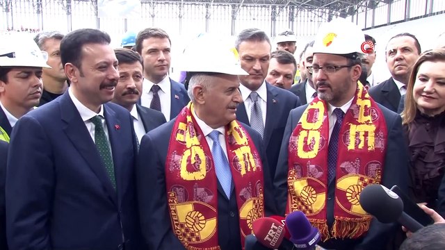Bakan Kasapoğlu ve Binali Yıldırım, Alsancak ve Göztepe Stadyumlarını gezdi