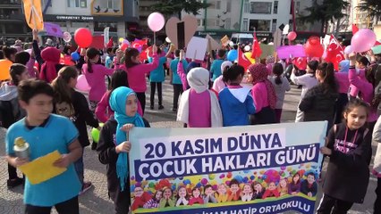 Öğretmen ve öğrenciler 'Çocuk Hakları' için yürüdüler