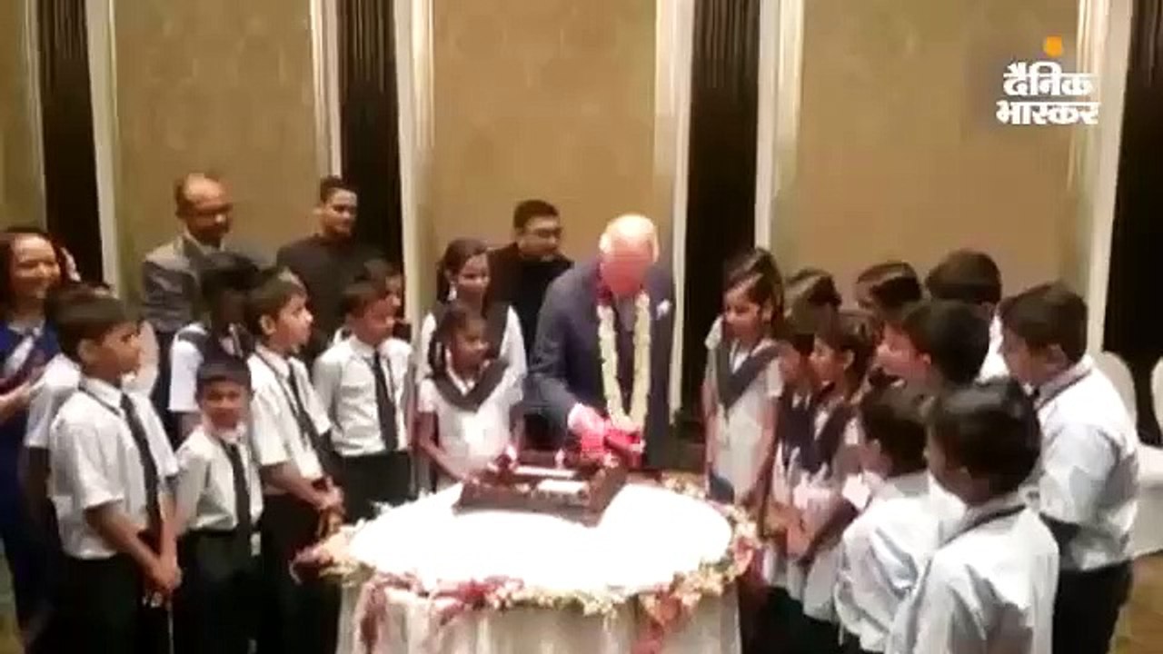 ब्रिटेन के प्रिंस चार्ल्स ने स्कूली बच्चों के स...