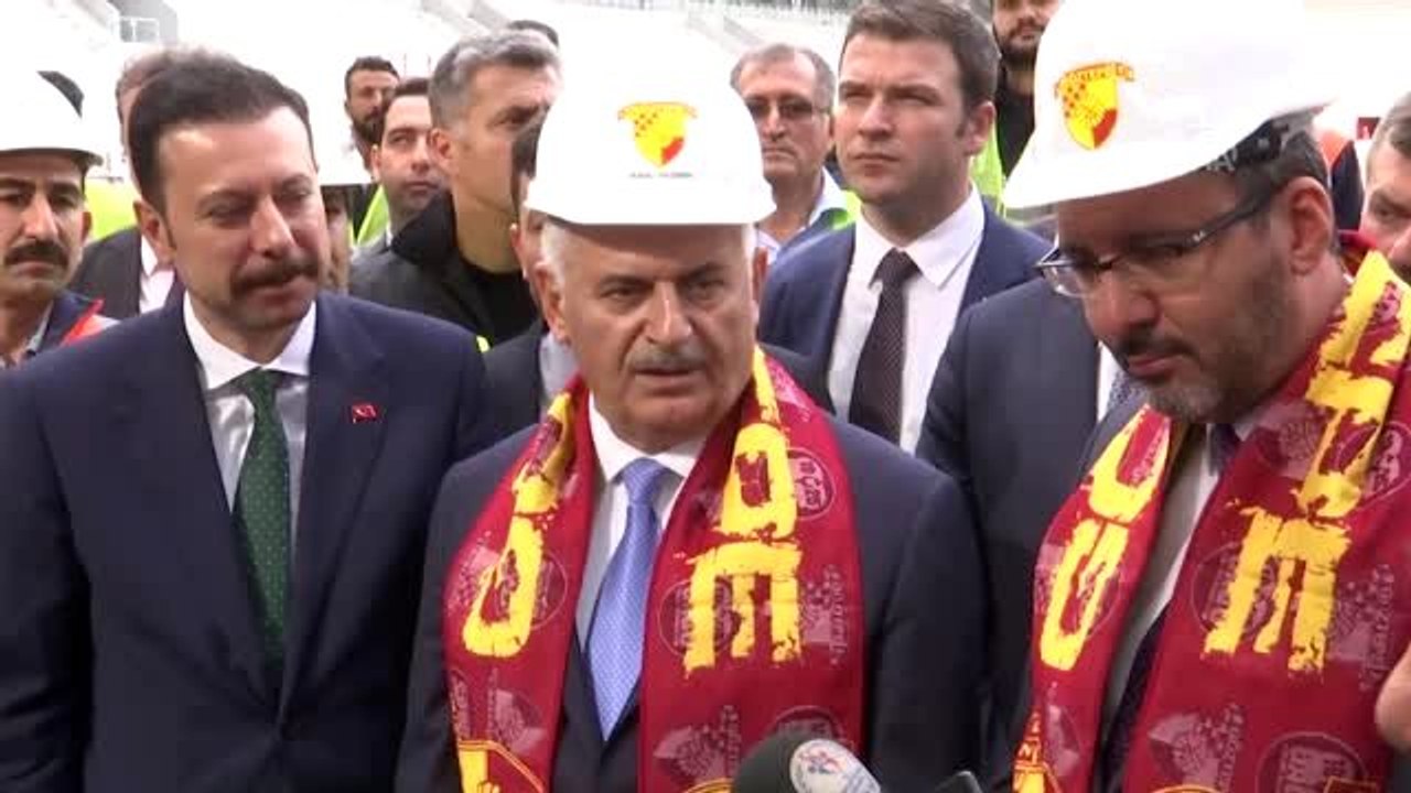 Bakan Kasapoğlu, İzmir'de yapımı süren statları inceledi (2)